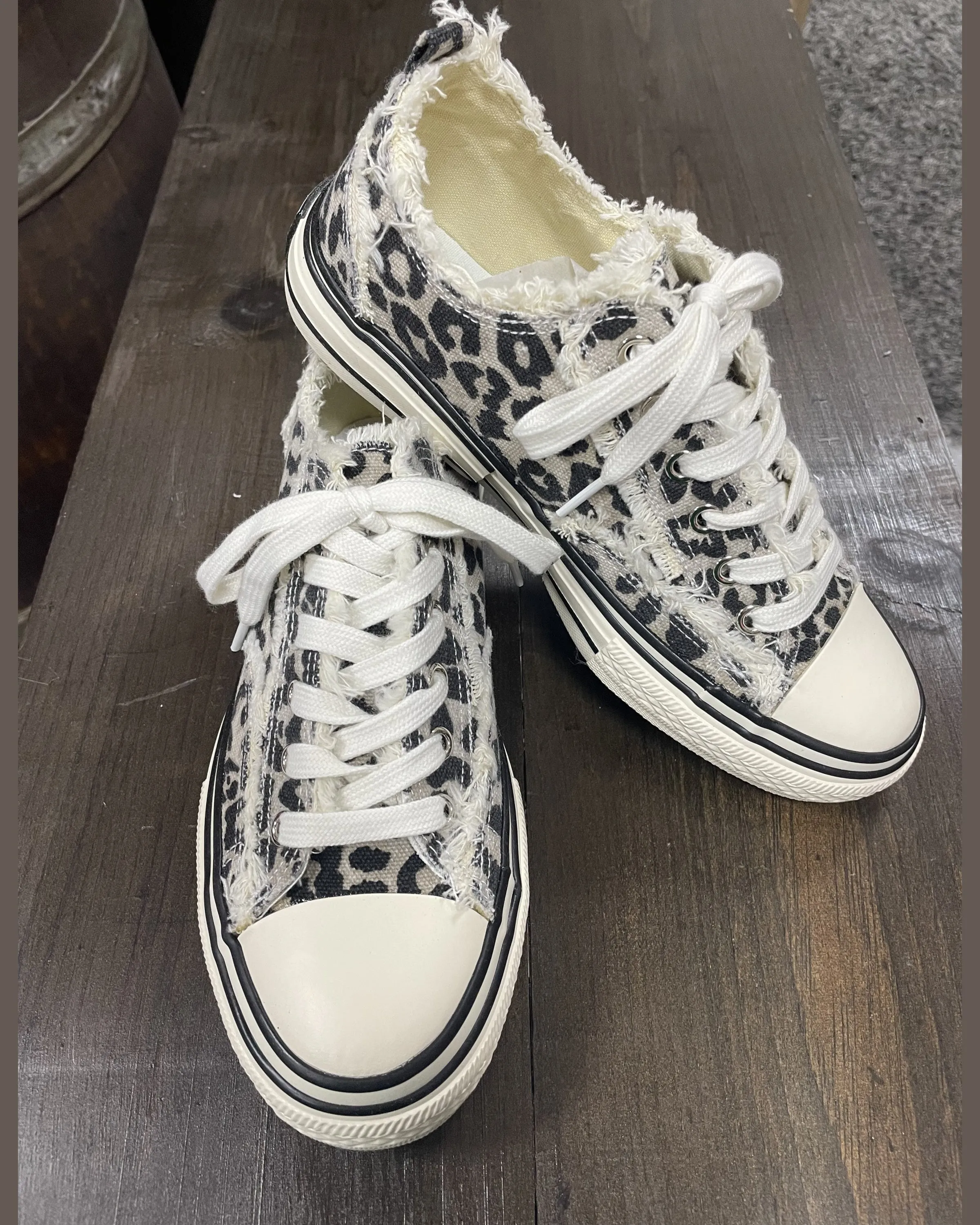 Adorable Dako Sneakers