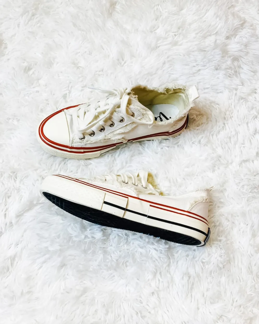 Adorable Dako Sneakers