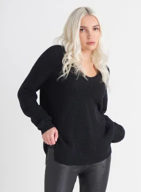 Dex V-Neck Bevelled Hem Sweater in Black