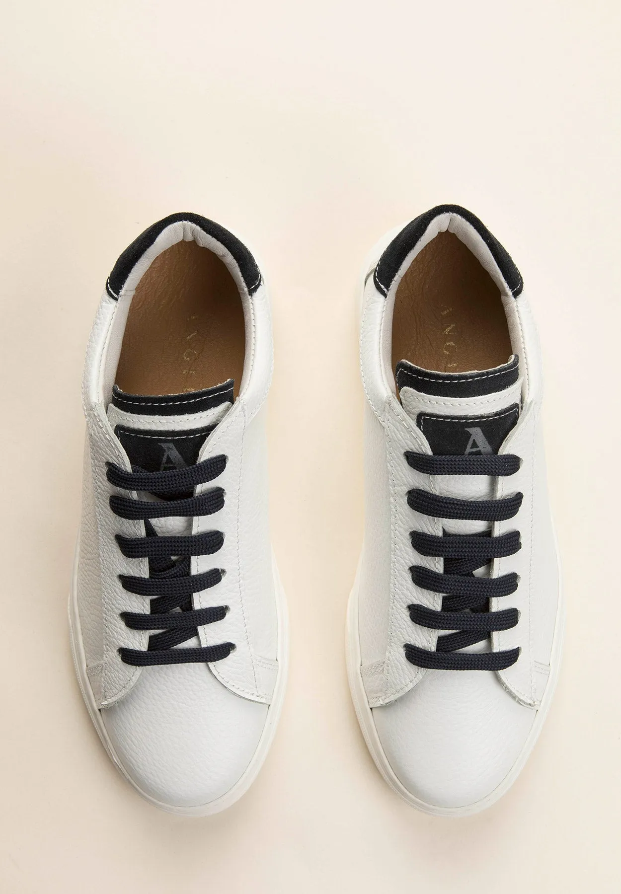 Sneakers bianca pelle lacci blu