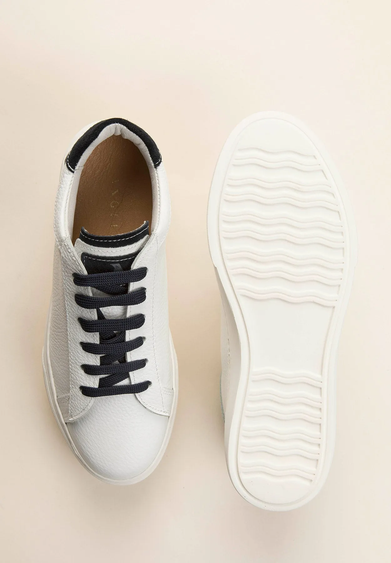 Sneakers bianca pelle lacci blu